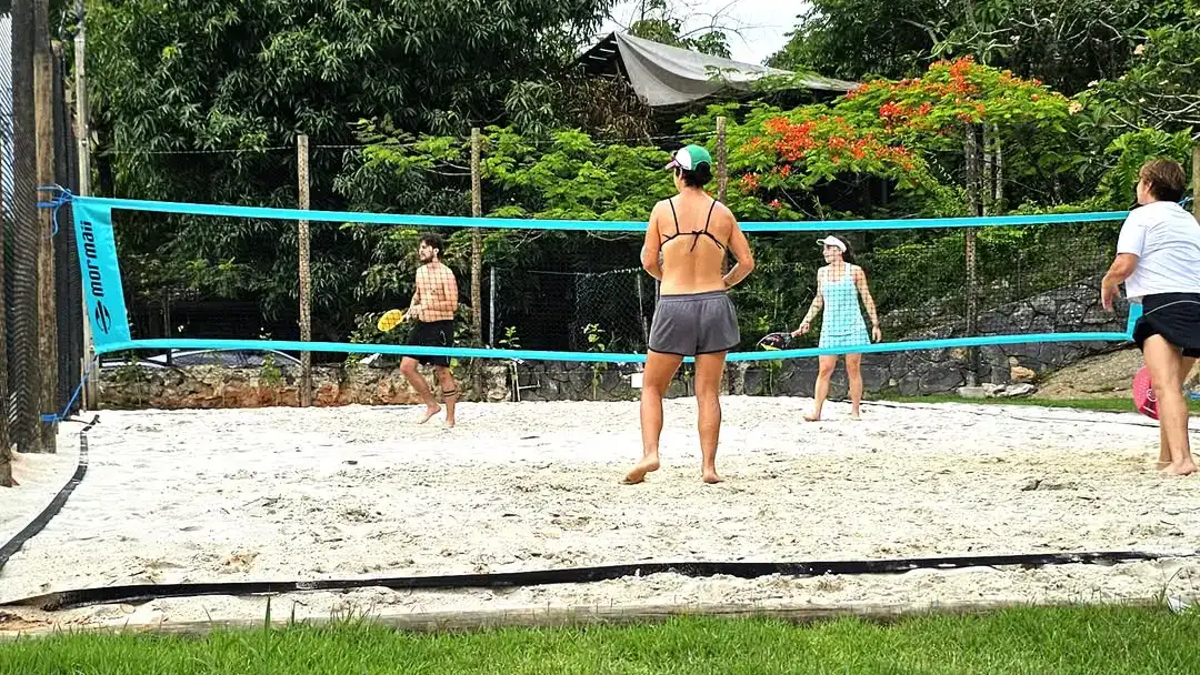 Quadra de beach tênis. 